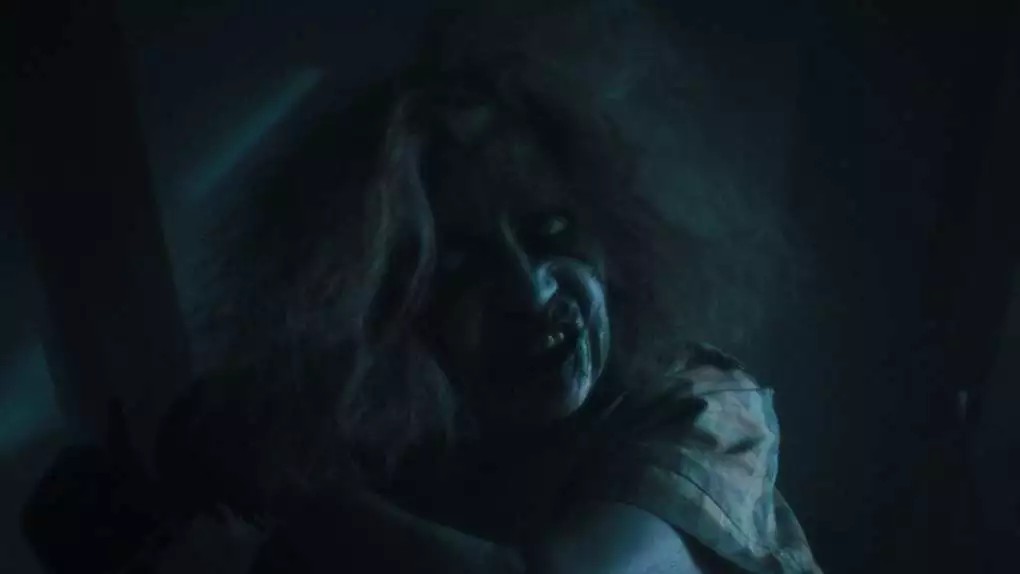 Still 2 Amorosa